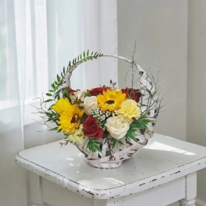 Aranjament de 8 Martie cu flori de sapun (cod 2370)