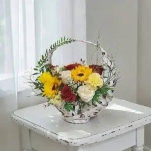 Aranjament de 8 Martie cu flori de sapun (cod 2370)