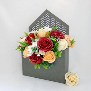 Aranjament floral-cutie plic (cod 1604)-3