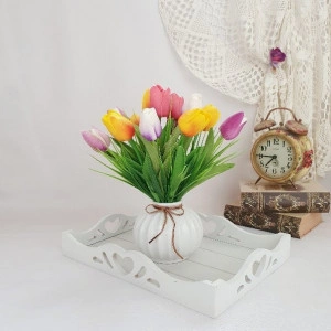 Aranjament floral din lalele de silicon -vaza ceramica alba  (cod 1473) 2001