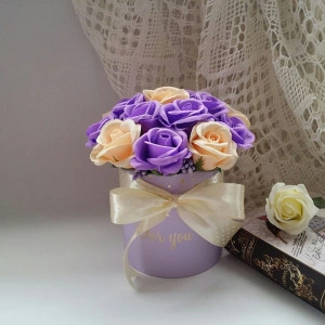 Aranjament floral din trandafiri de sapun in cutie cilindrica (cod 1088)
