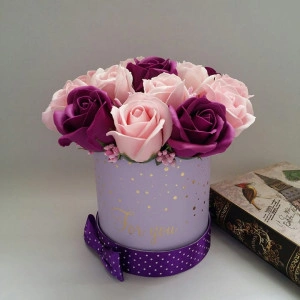 Aranjament floral din flori de sapun in cutie cilindrica 5
