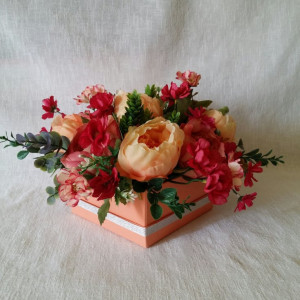 Aranjament flori artificiale-cutie patrata (cod 1042)