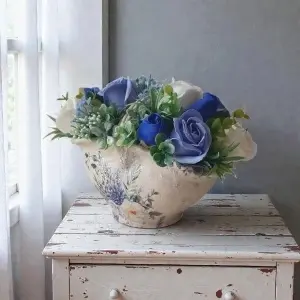 Aranjament in cos ceramic-trandafiri de sapun (cod 2326)