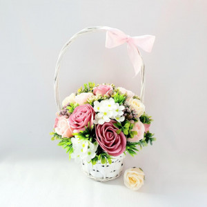 Aranjament floral in cos de ratan 15921