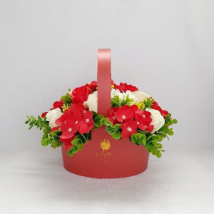 Cos de carton cu trandafiri si hortensii de sapun (cod 1465) 10004