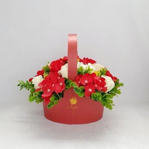 Cos de carton cu trandafiri si hortensii de sapun (cod 1465) 10004