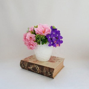 Aranjament din flori de cires, anemone si hortensii 155