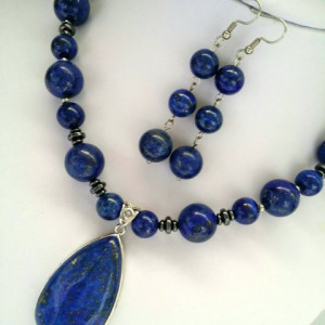 Poza pietre semipretioase de lapis lazuli 2