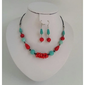 Set din turcoaz, hematit,howlit rosu, margele Cehia si snur piele
