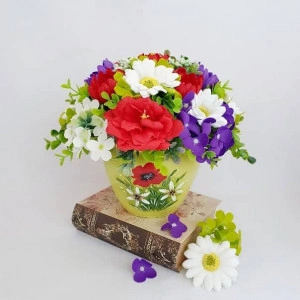 Aranjament floral cu diverse flori de sapun-vas ceramic verde (cod 1499)