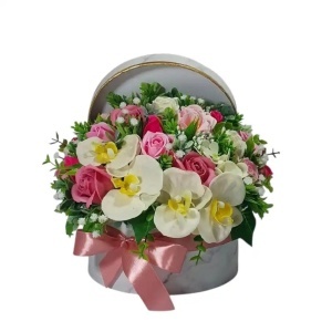 Aranjament floral cu trandafiri si orhidee (cod 2282)poza6