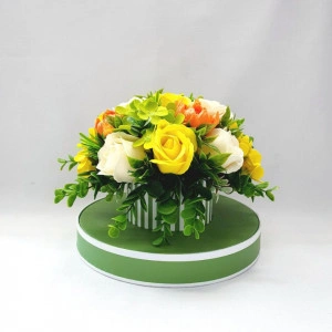 Aranjament floral- cutie cilindrica transparenta verde (cod 1624)