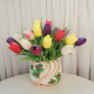 Aranjament floral din lalele de silicon-"Buburuza" (cod 1238)1