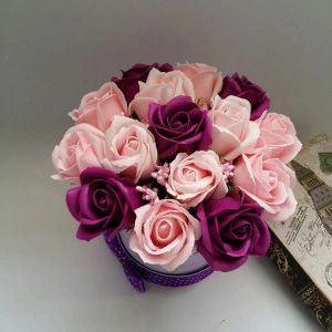Aranjament floral din flori de sapun in cutie cilindrica 6