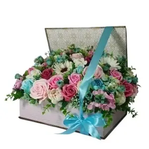 Aranjament floral "Magia Rozelor"-cutie carte (cod 2285)poza16