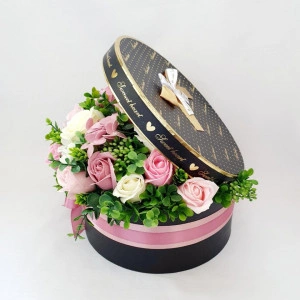 Trandafiri de sapun roz si crem in cutie rotunda-16844