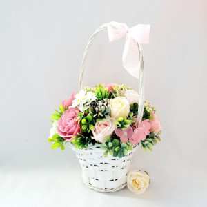 Aranjament floral in cos de ratan 15922