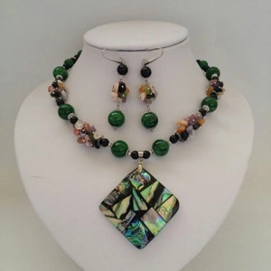 Set din margele de jad verde, obsidian, chipsuri si pandantiv Paua Abalone