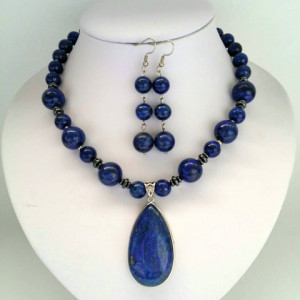 Poza pietre semipretioase de lapis lazuli 3