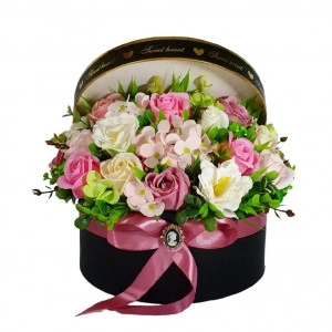 Aranjament de 8 Martie 'Sweet heart"- cutie neagra (cod 2043)