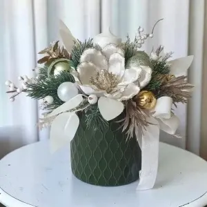 Aranjament de Craciun-vas ceramic verde(cod 2395 )