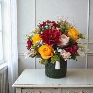 Aranjament floral artificial-trandafiri si margarete(cod 2330)