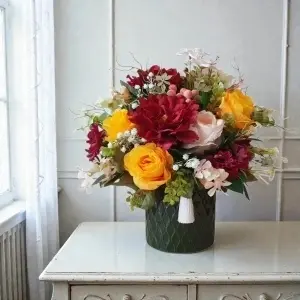 Aranjament floral artificial-trandafiri si margarete(cod 2330)