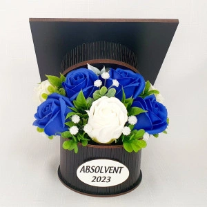 Aranjament floral cutie toca- albastru /crem(cod 1880)