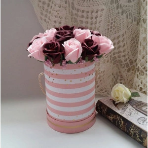 aranjament floral din flori de sapun roz si burgundy 3