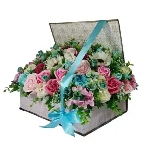 Aranjament floral "Magia Rozelor"-cutie carte (cod 2285)poza17