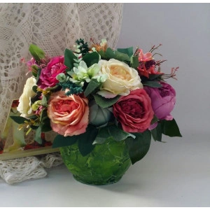 Aranjament floral din trandafiri si bujori 5