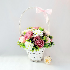 Aranjament floral in cos de ratan 15923