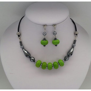 Set din howlite abacus verde si hematit, pe snur de piele - Img 3
