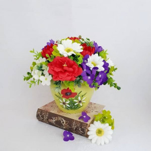 Aranjament floral cu diverse flori de sapun-vas ceramic verde (cod 14994