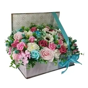 Aranjament floral "Magia Rozelor"-cutie carte (cod 2285)poza18