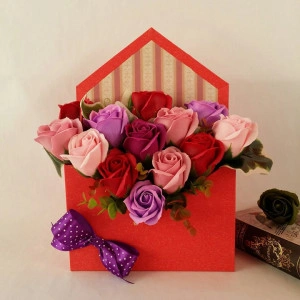 Aranjament flori de sapun - cutie plic (cod 1133)
