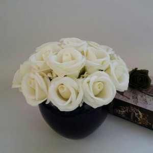 Aranjament floral din trandafiri de sapun crem 2