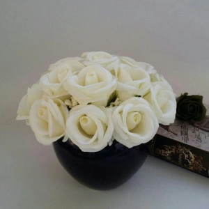 Aranjament floral din trandafiri de sapun crem 2