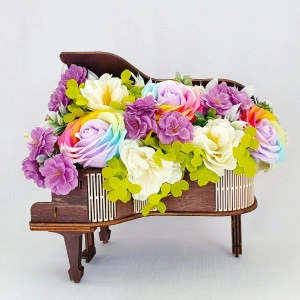 Flori de sapun in cutie de lemn "Pian"- (cod 1689)