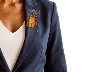 Brosa statement Gandac colorat cu cristale multicolore, 3, ibucork.ro