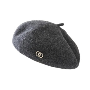 Bereta eleganta gri cu detaliu metalic 33582 Ibucork.ro