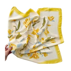 Esarfa din satin Flori galbene 35924 Ibucork.ro