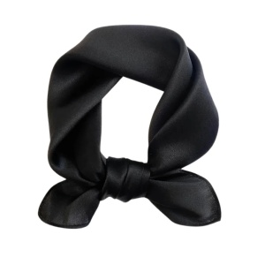 Esarfa patrata neagra din satin