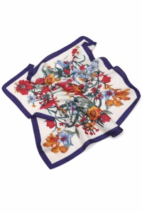 Esarfa satin patrata cu imprimeu botanic