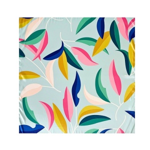 Esarfa din satin cu frunze multicolore 36347 Ibucork.ro