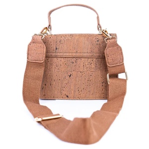 Gentuta crossbody din pluta maro 36737 Ibucork.ro