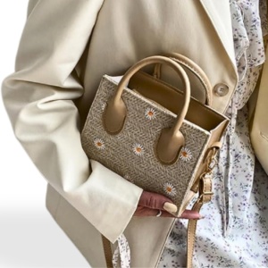 Gentuta crossbody din rafie Camel Daisy - Img 5