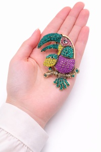 Brosa statement mare Tucan cu cristale, 2, ibucork.ro