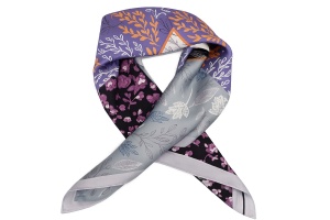 Esarfa patrata din satin florala in nuante violet